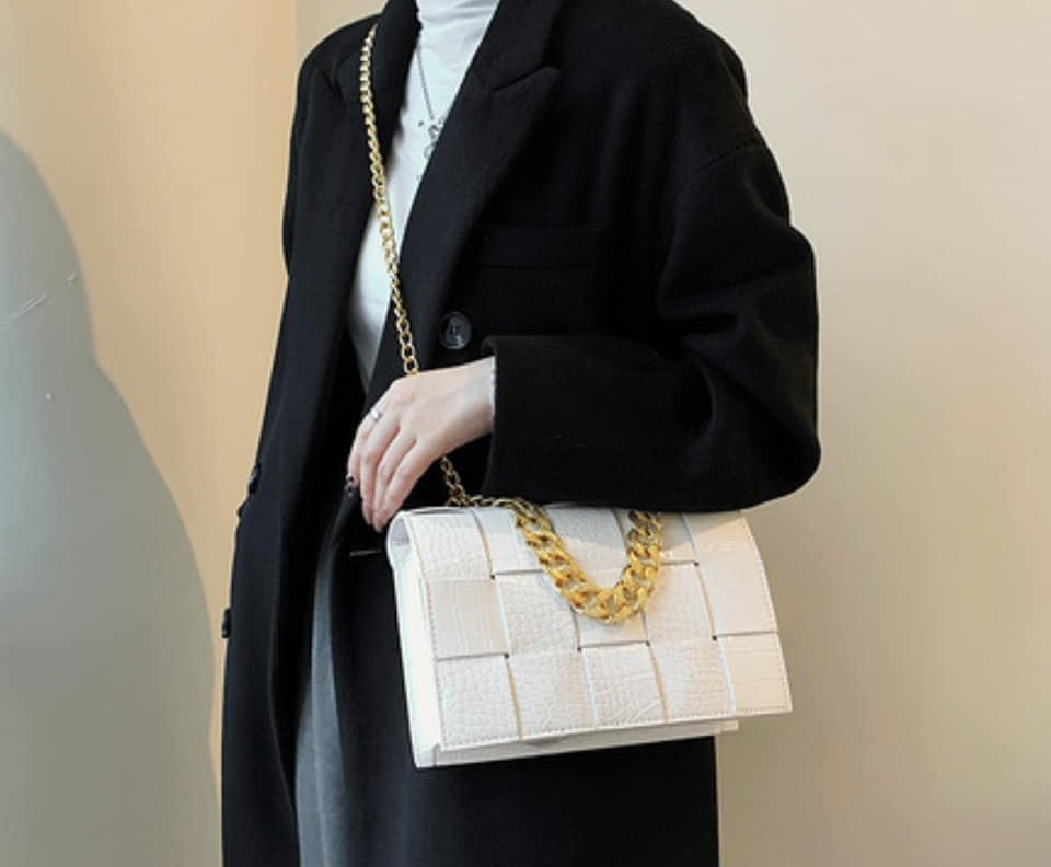 TRENDY WOVEN CHAIN MESSENGER BAG