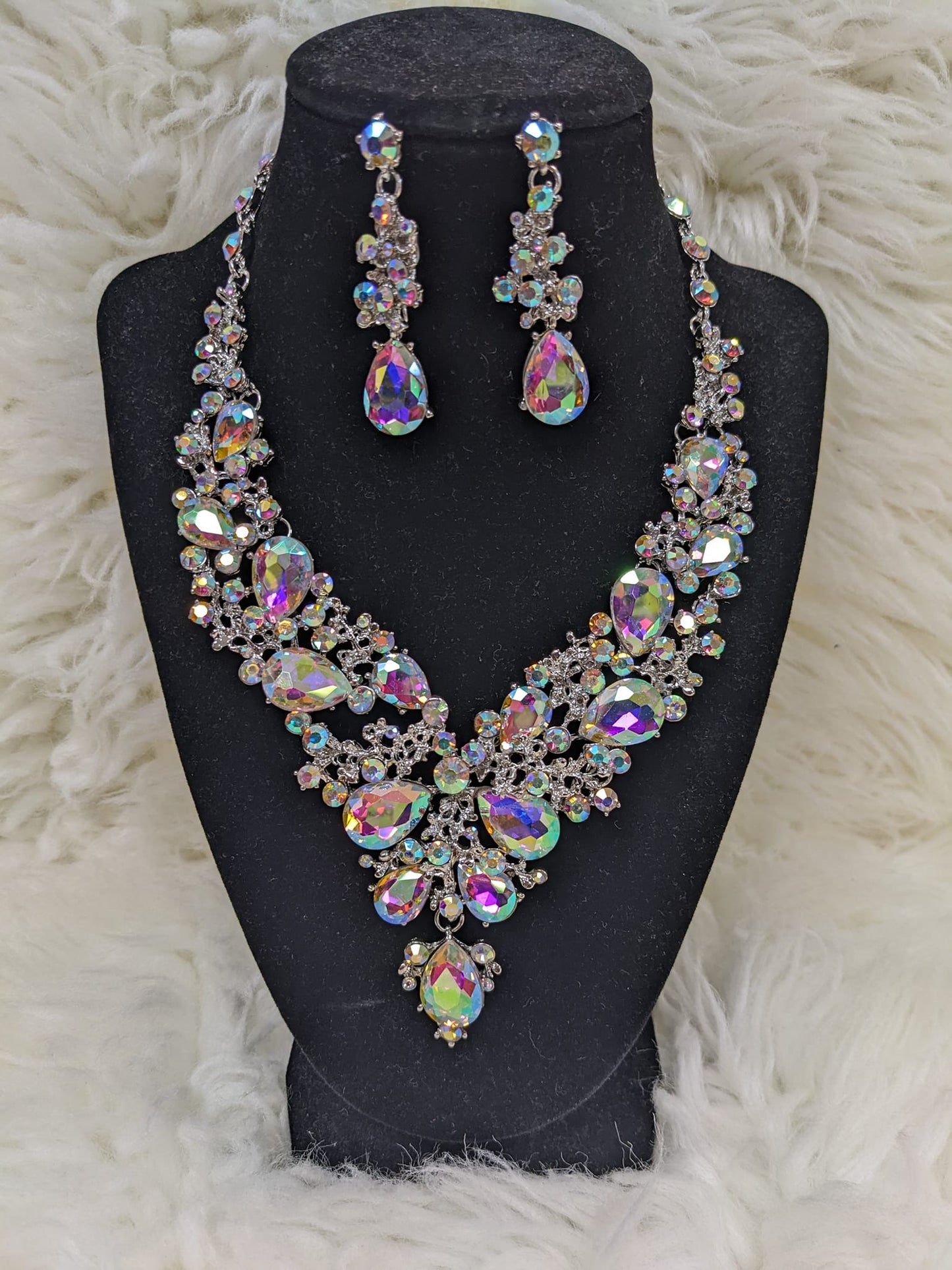 CROWN STATEMENT NECKLACE SET
