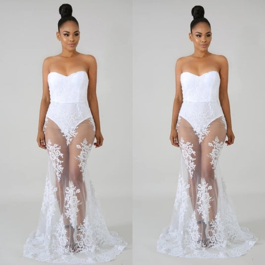 SWEETHEART LACE MAXI DRESS